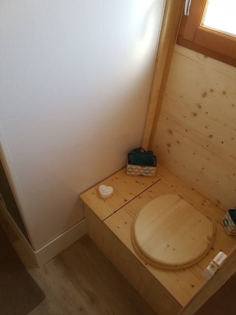 Bois émoi - Pancarte toilettes sèches réalisée à la